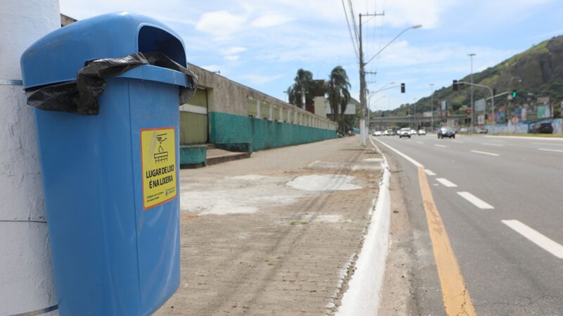 Prefeitura instala papeleiras em pontos da BR-262