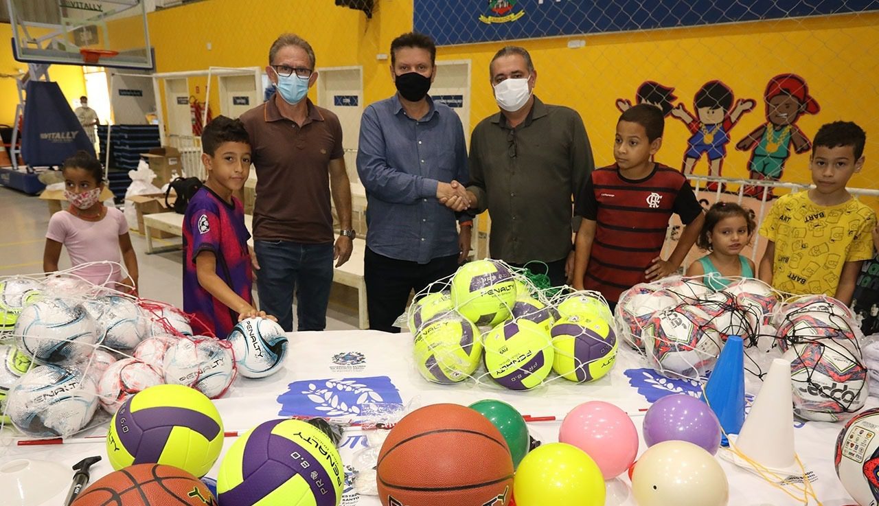 Campeões de Futuro: alunos recebem kits para inicio de atividades esportivas