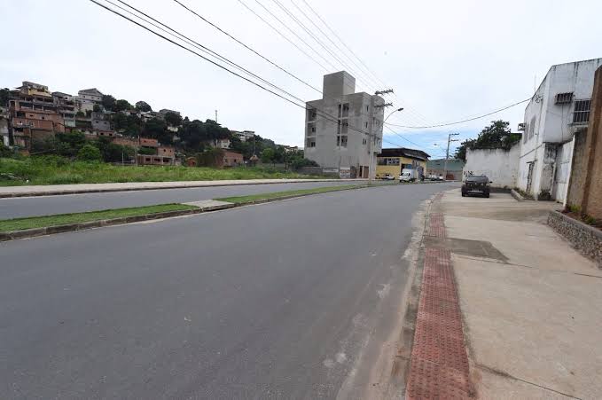 Prefeitura de Cariacica repõe cabos na Avenida Alice Coutinho