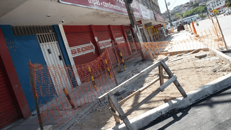 Prefeitura finaliza obras da nova baia de ônibus na avenida Mário Gurgel