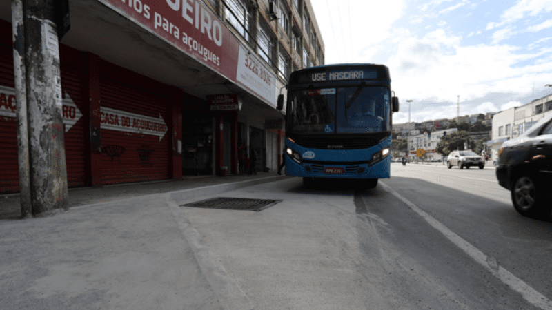 Nova baia para parada de ônibus da avenida Mário Gurgel já esta liberada