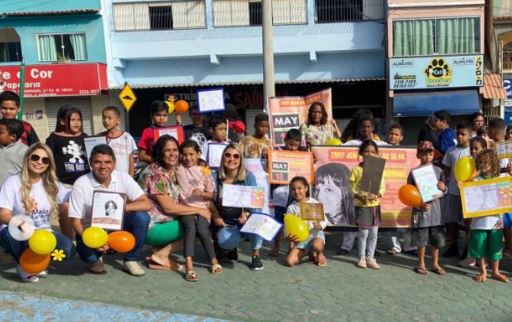 Maio Laranja: dezenas de pessoas participam de manifestação pelo Dia Nacional de Combate ao Abuso e Exploração Sexual de Crianças e Adolescentes