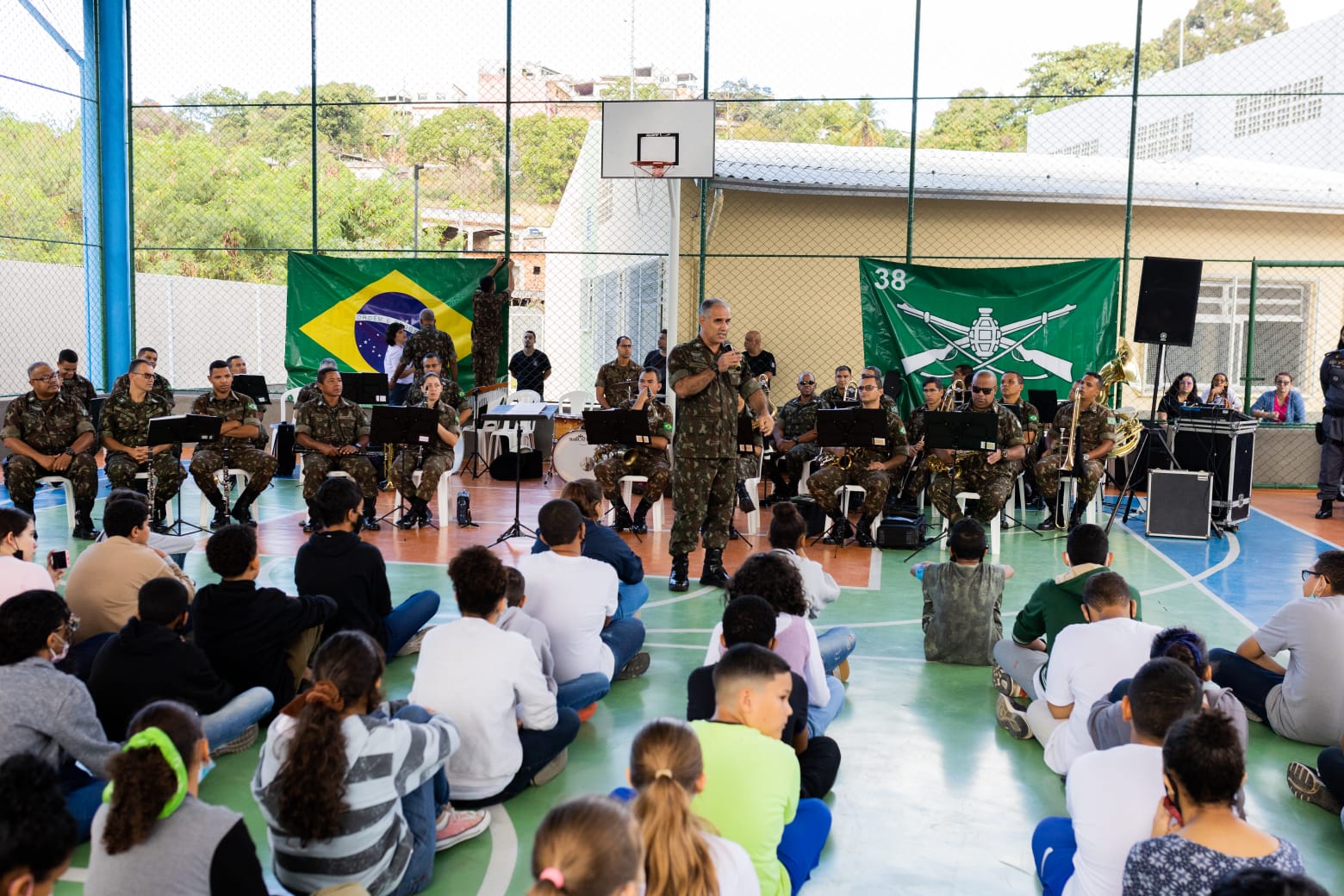 Banda na Escola: alunos da Emef Cel PM Orlady Rocha Filho tiveram manhã musical com Banda do 38º Batalhão de Infantaria do Exército