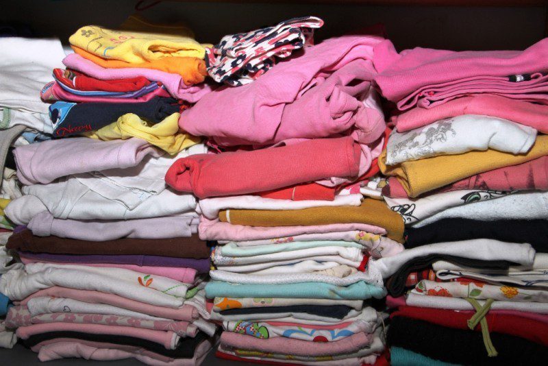 Social: Centro Pop recebe doação de roupas para pessoas em situação de rua