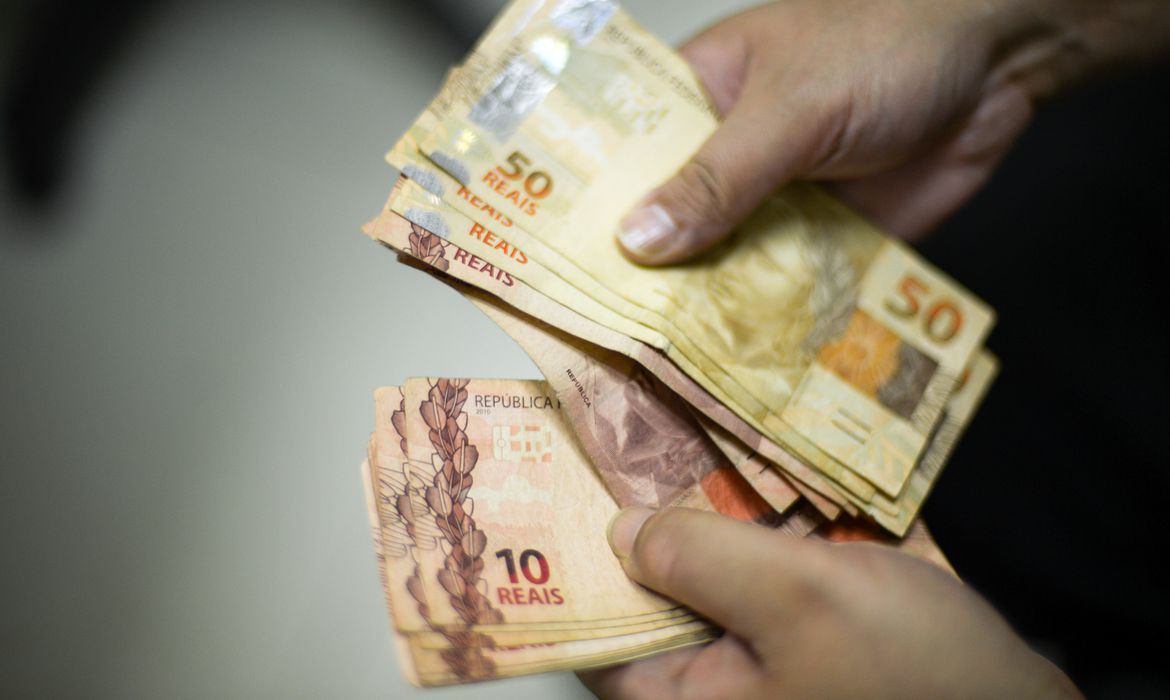 Salário mínimo sobe para R$ 1.302 em 1º de janeiro de 2023