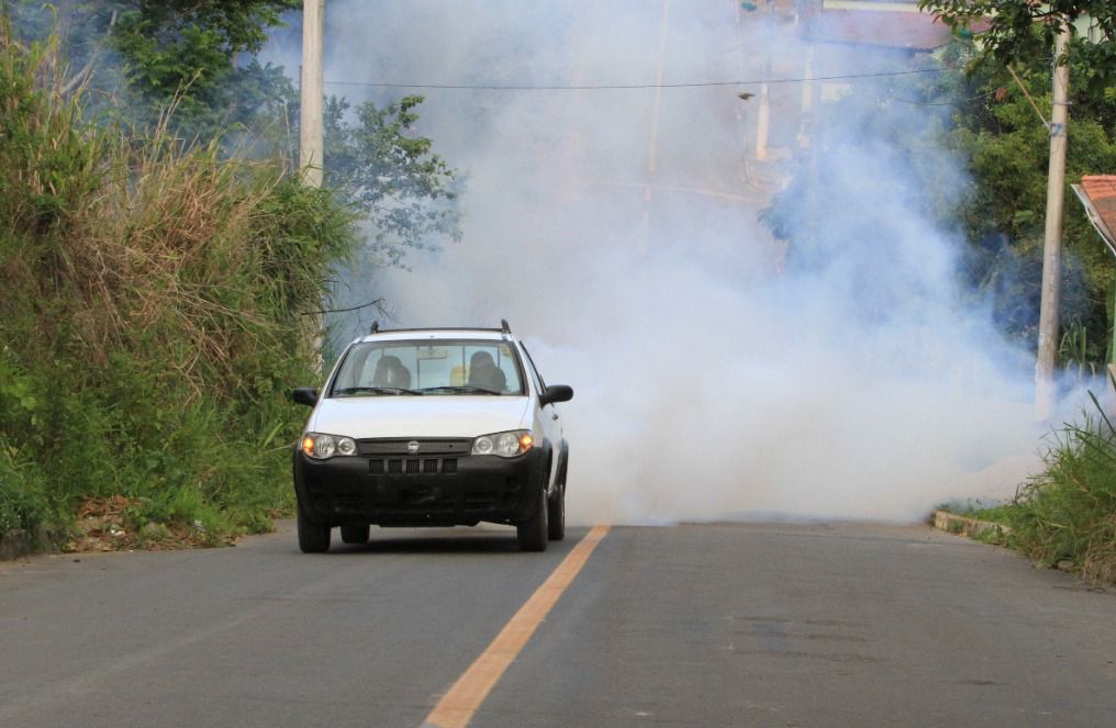 Carro fumacê passa por 36 bairros nesta semana