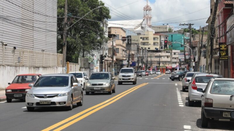 Avenida Espírito Santo, em Jardim América, recebe sinalização horizontal após a recuperação asfáltica