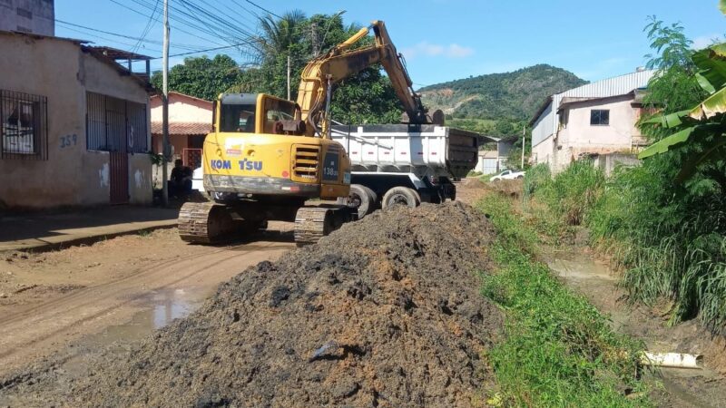 Semserv intensifica trabalhos preventivos de limpeza de canais e redes de drenagem em Vila Capixaba e Santo Antônio
