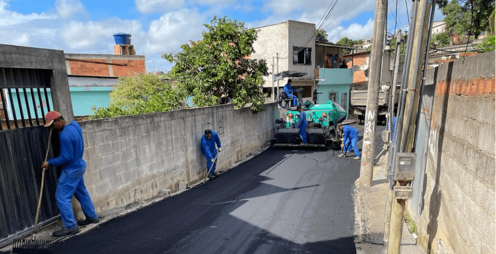 Secretaria de Obras inicia pavimentação e drenagem de rua em Jardim de Alah