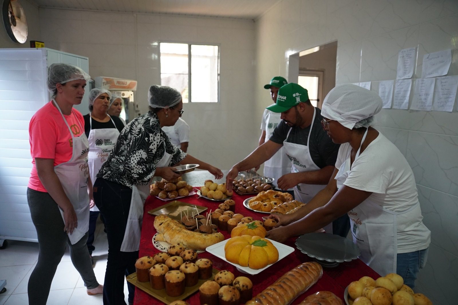 Comunidade da zona rural concluem curso de produção de pães e bolos