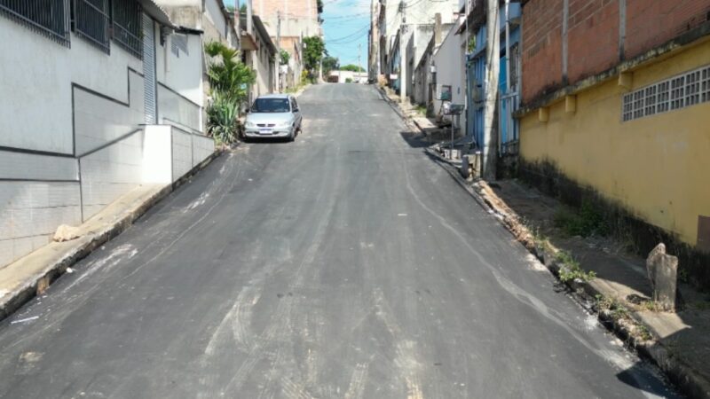 Secretaria de Serviços realiza pavimentação de cinco ruas em Santa Bárbara