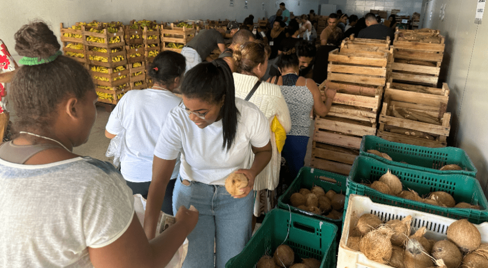 Prefeitura distribui alimentos da agricultura familiar a moradores e entidades cadastradas em Cariacica
