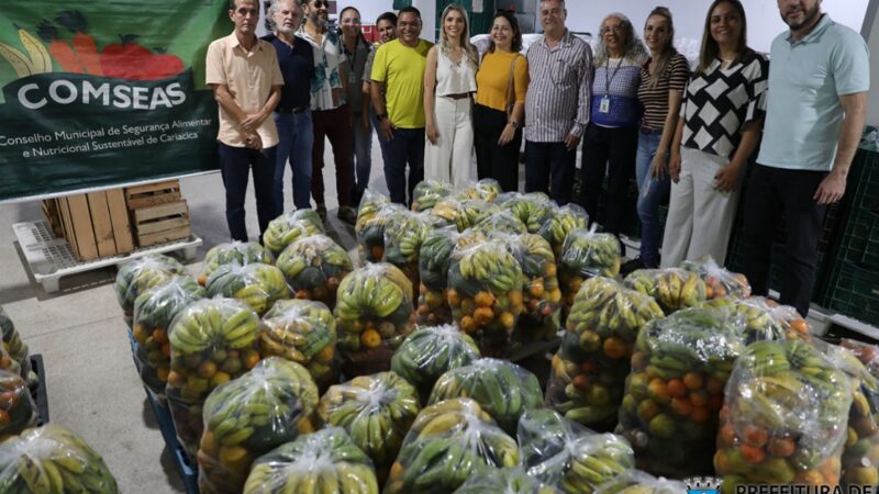 Moradores e entidades cadastrado a de Cariacica recebem cestas de alimentos