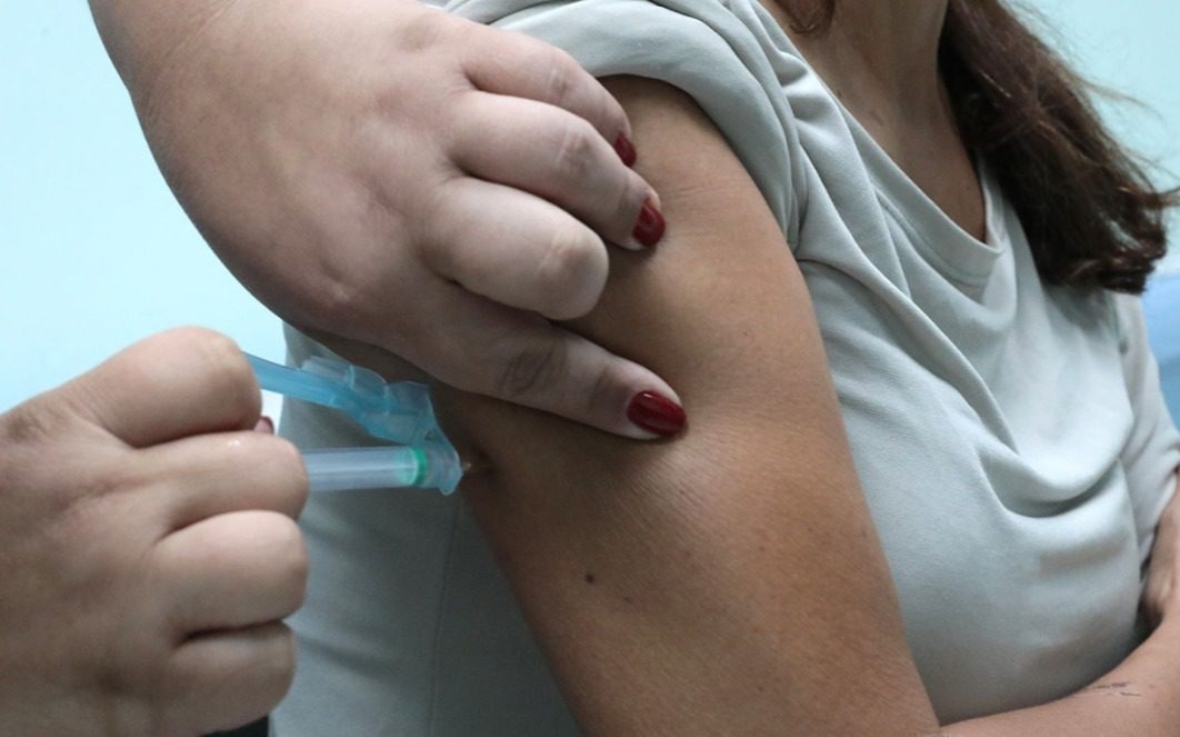 Julho Amarelo: Cariacica registra 83,78% de cobertura vacinal contra a hepatite durante campanha de conscientização