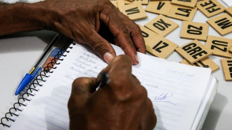 Matrículas para o programa de Educação de Jovens e Adultos (EJA) abrem na terça-feira (11)