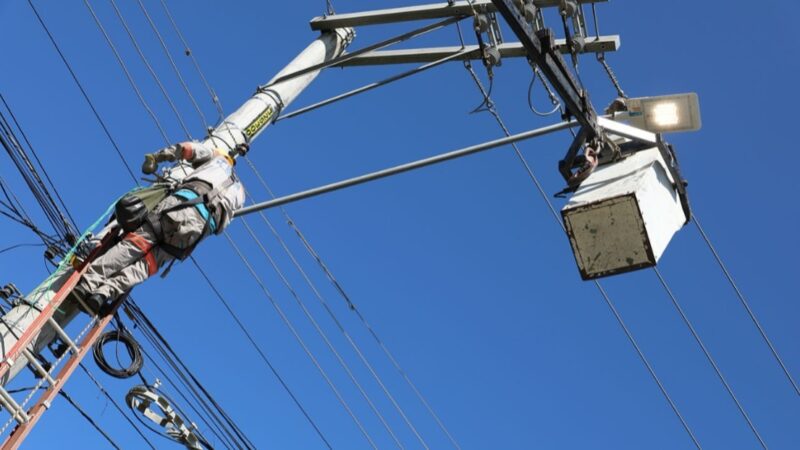 Mais de 37 mil lâmpadas de LED instaladas em Cariacica pela prefeitura mas furtos de energia persistem como desafio