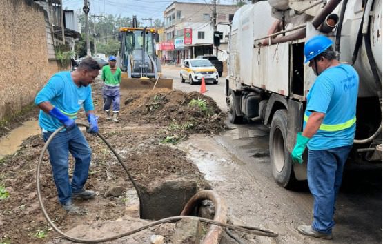 Manutenção preventiva em redes de drenagem, galerias, canais e bueiros continua intensa, afirma Secretaria de Serviços