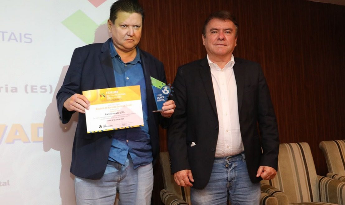 Prefeito Euclério Sampaio é premiado como “Prefeito Inovador” por ações tecnológicas na cidade