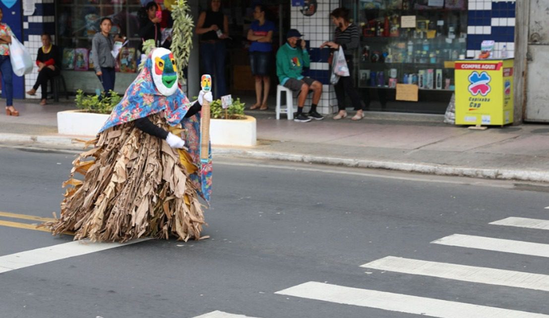 Comemoração do Dia do Folclore: Atividade pedagógica e desfile de João Bananeira na Avenida Expedito Garcia agendados para esta terça (22) e quarta (23)