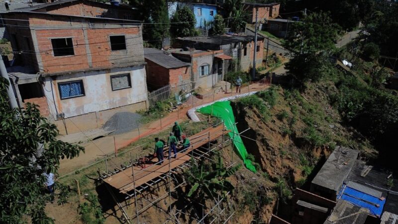 Início da Construção de Muro de Contenção na Avenida Elói da Penha, em Padre Gabriel, pela Prefeitura