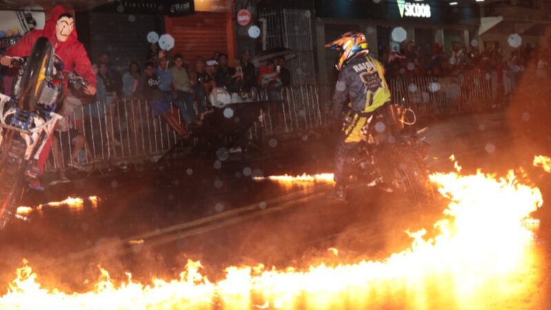 Emoção nas Duas Rodas: Show de Motos com Elementos Pirotécnicos Anima Cariacica-Sede nesta Terça-feira (19)