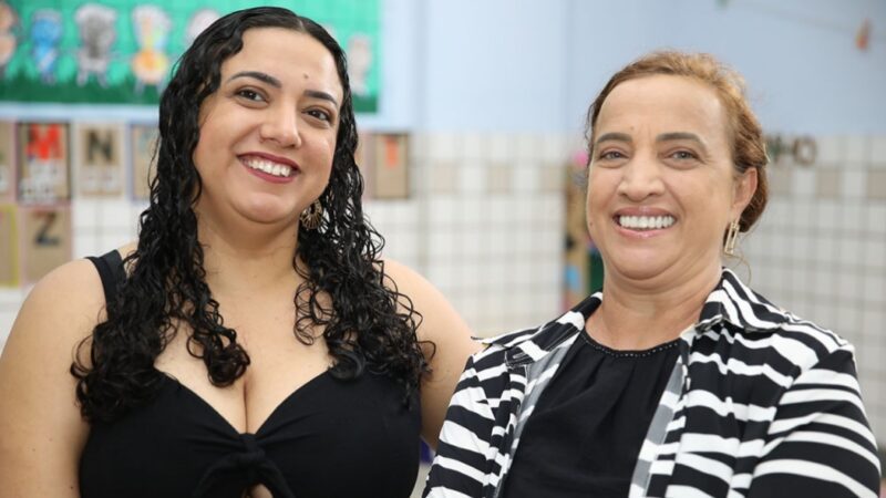 Mãe e Filha Celebram o Dia do Professor Com Amor pela Educação em Cariacica