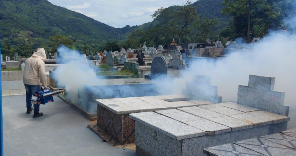 Secretaria de Serviços promove ação de fumacê em cemitérios para o Dia de Finados