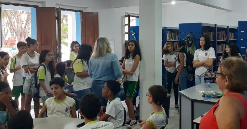 Estudantes da Escola Manoel Mello Sobrinho exploram os pontos turísticos de Cariacica