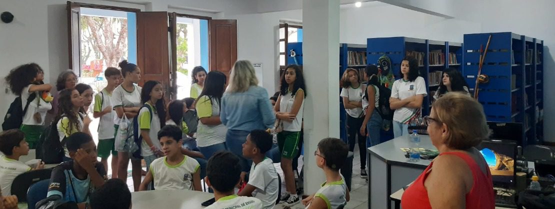 Estudantes da Escola Manoel Mello Sobrinho exploram os pontos turísticos de Cariacica