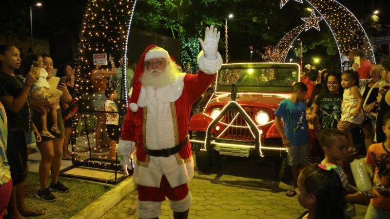 Natal Luz 2023: Parque da Biquinha em Jardim América se Ilumina com a Chegada do Papai Noel