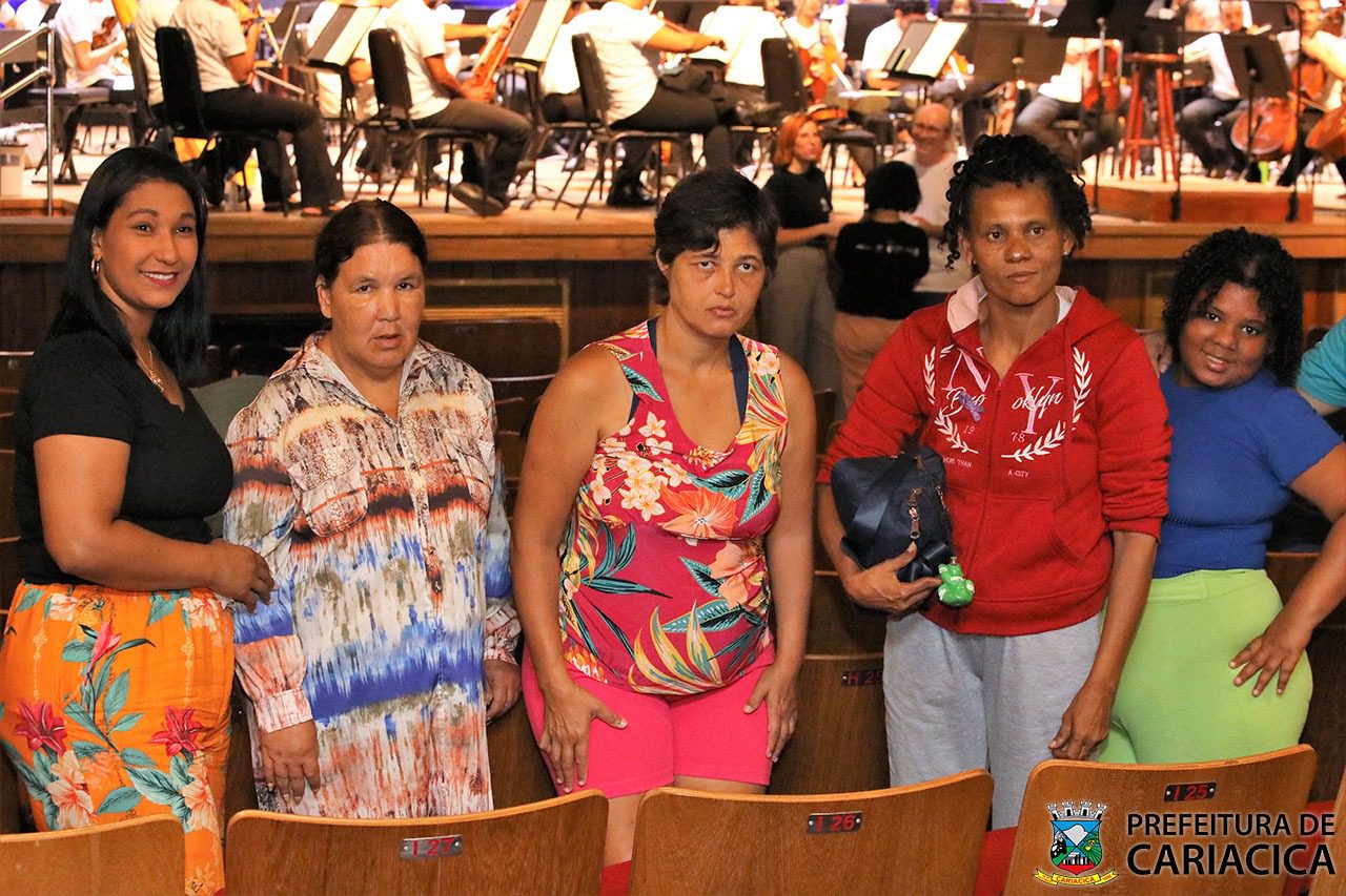 Secretaria de Assistência Social leva grupo de pessoas em situação de rua a ensaio da Orquestra Sinfônica