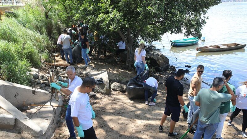 Nova Orla de Cariacica: equipe de limpeza recolhe lixo e entulho de manguezal