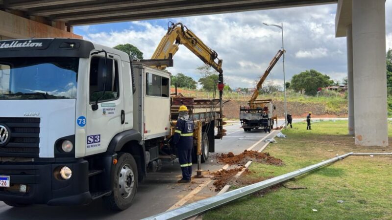 Secretaria de Serviços instala 160 postes de iluminação em trecho da BR-447 que passa por Cariacica