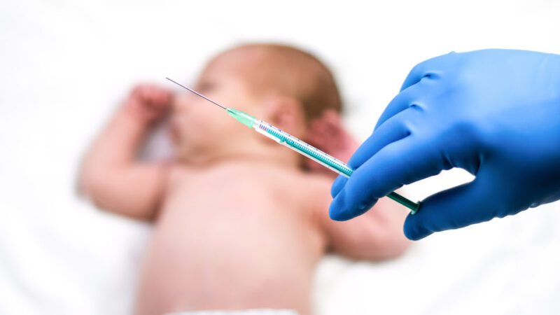 Proposta de Multa e Perda de Benefícios para Pais Não Vacinarem Filhos Gera Controvérsia no Congresso