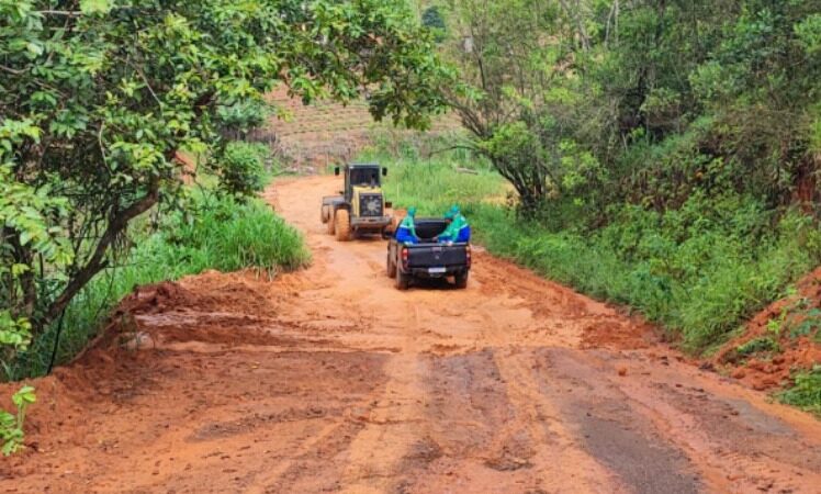 Prefeitura de Cariacica recupera estradas na zona rural