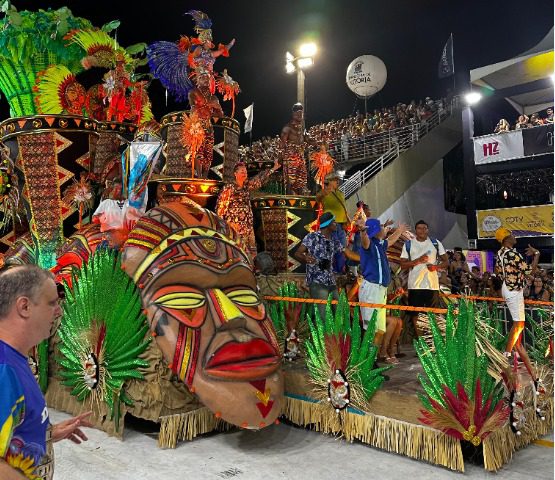 Boa Vista de Cariacica homenageia Viana e desfile agita o Sambão do Povo