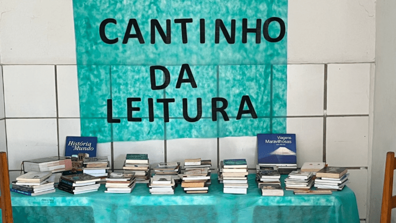 Centro Pop recebe doação de livros para compor Cantinho da Leitura