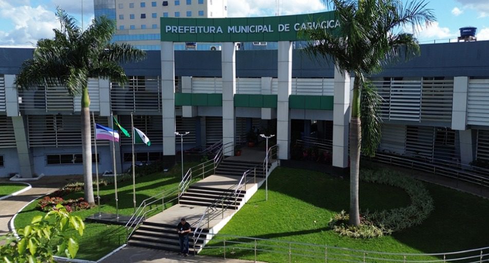 Prefeito de Cariacica anuncia reajuste salarial para servidores municipais