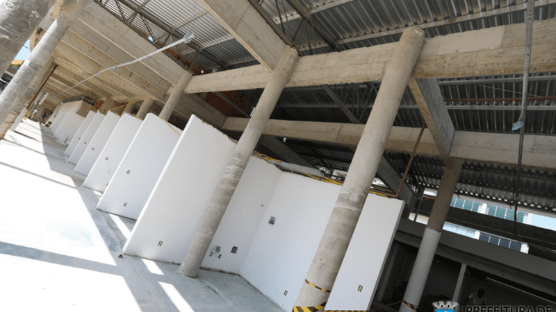 Mercado Municipal de Cariacica avança: estrutura dos boxes estão sendo montadas e telhado já está instalado