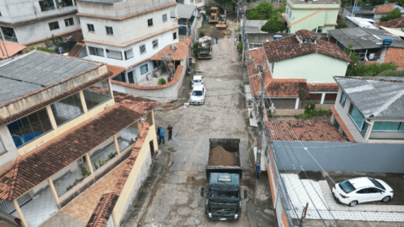 Quatro ruas de São Geraldo começam a receber drenagem e pavimentação