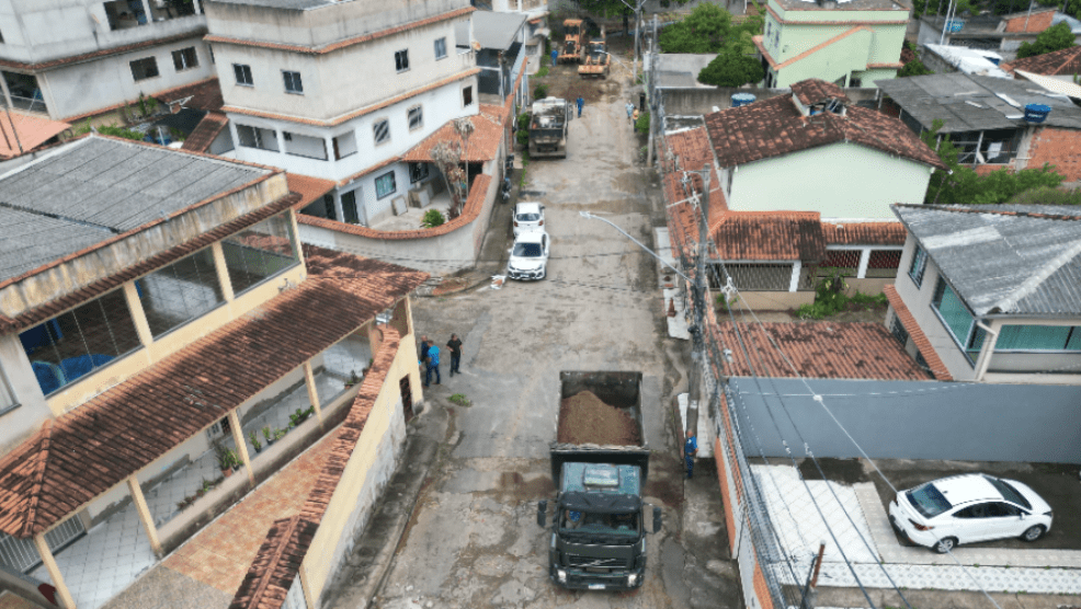 Quatro ruas de São Geraldo começam a receber drenagem e pavimentação