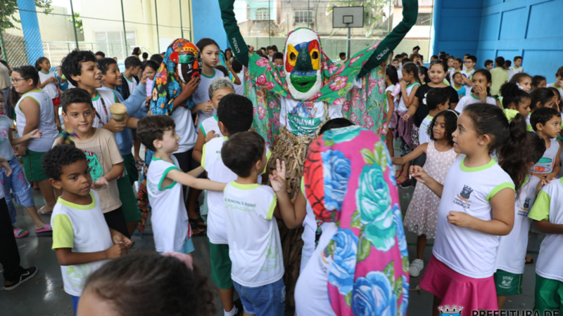João Bananeira nas Escolas: aula divertida e cultural para 572 alunos da Emef Noêmia Costa de Lima, em Vista Mar