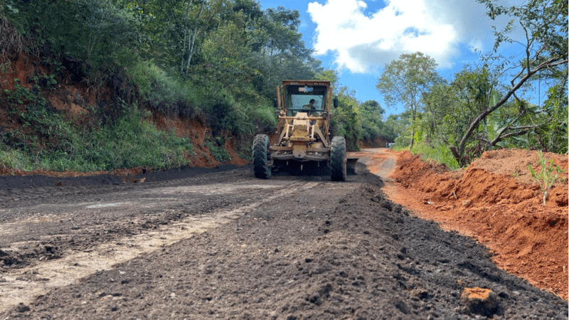 Prefeitura executa melhorias em mais de 20 km de estradas em localidades na zona rural de Cariacica