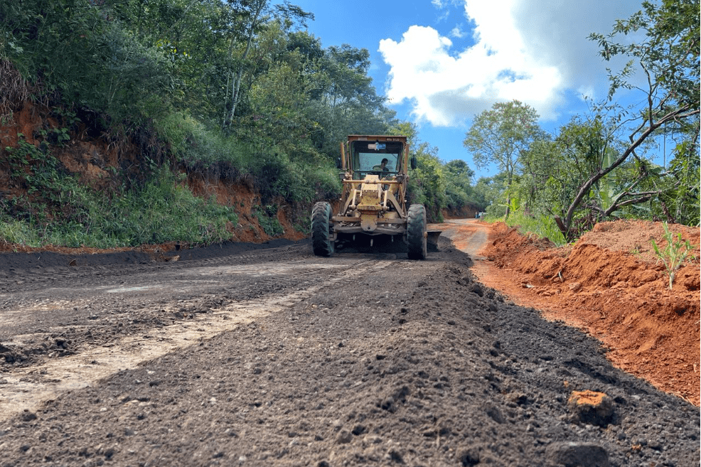 Prefeitura executa melhorias em mais de 20 km de estradas em localidades na zona rural de Cariacica