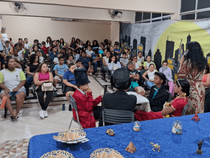 Estudantes da Emef Oliveira Castro dão “volta ao mundo” durante atividade literária