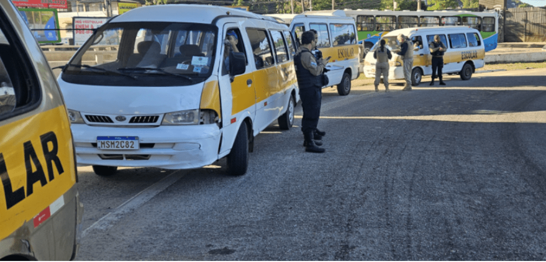 Maio Amarelo: Prefeitura de Cariacica e Detran realizam fiscalização em transporte escolar