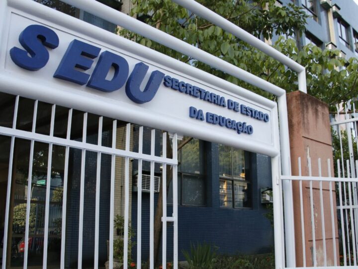 Secretaria de Educação anuncia concurso público com 800 vagas e salários de R$ 5 mil