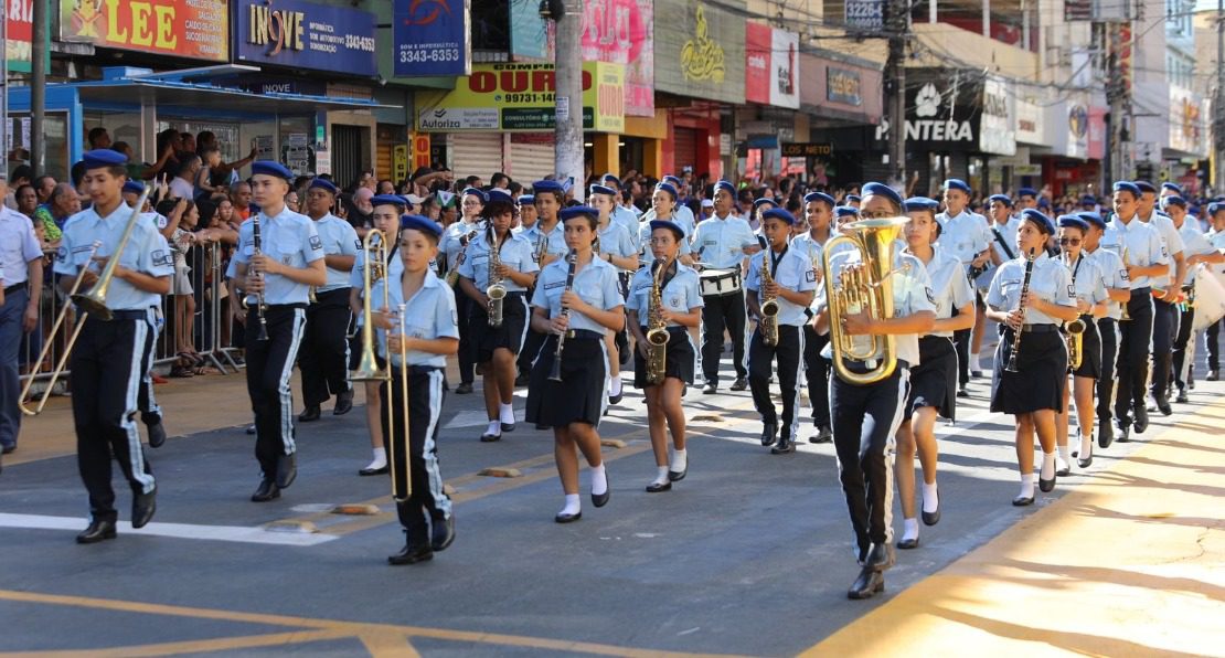 Desfile em homenagem aos 134 anos de Cariacica destaca avanços da cidade pelos alunos