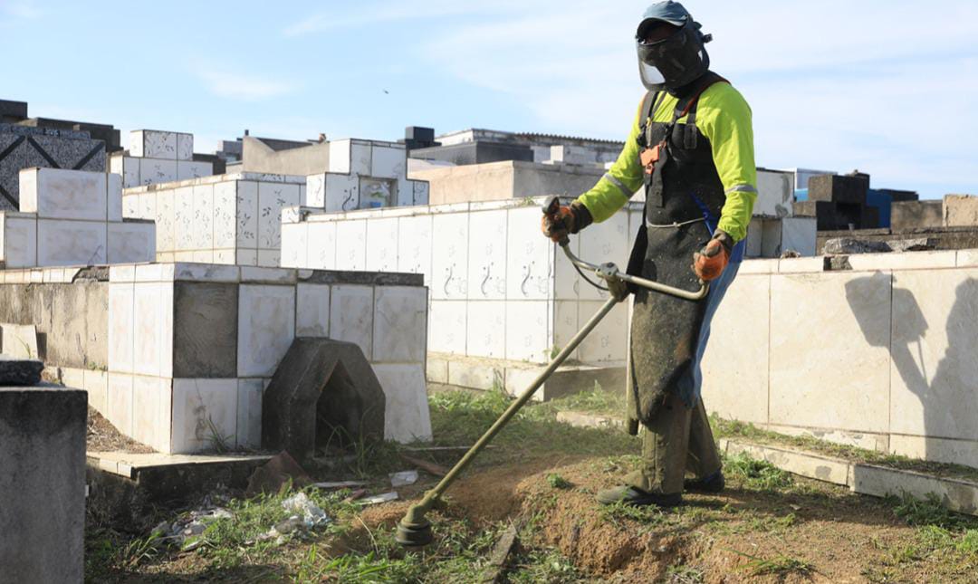 Com cuidados diários, cemitérios municipais estão prontos para o Dia de Finados