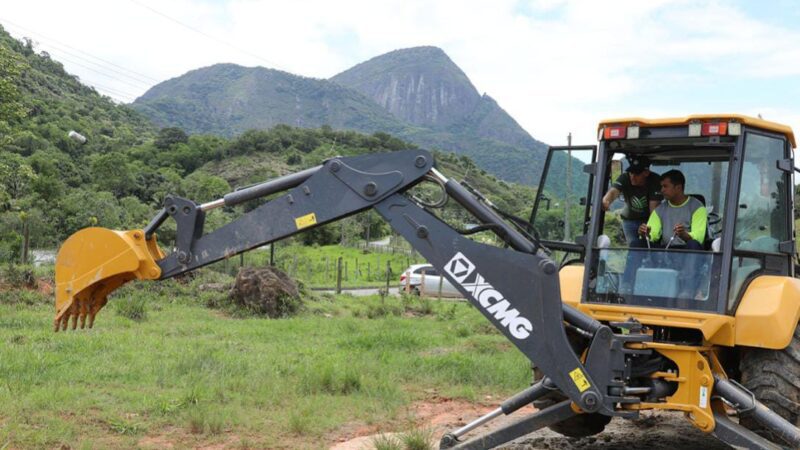 Cariacica investe na agricultura local com treinamento de produtores em retroescavadeiras